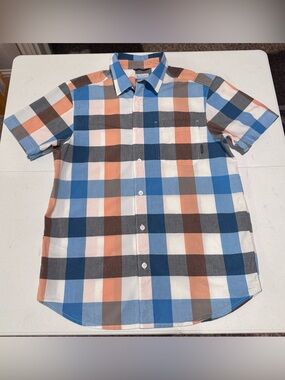 Columbia Mens Short Sleeve Blue & Peach Plaid Button-Up Shirt. Size Medium